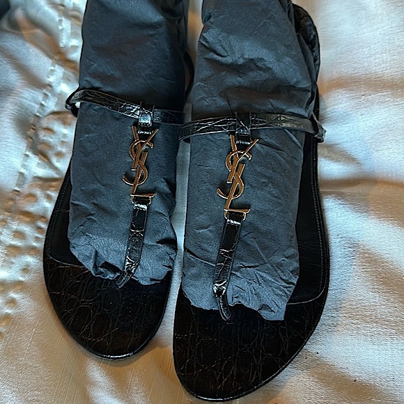 Saint Laurent Cassandra Leather Thong Sandals size 39 - Picture 1 of 12